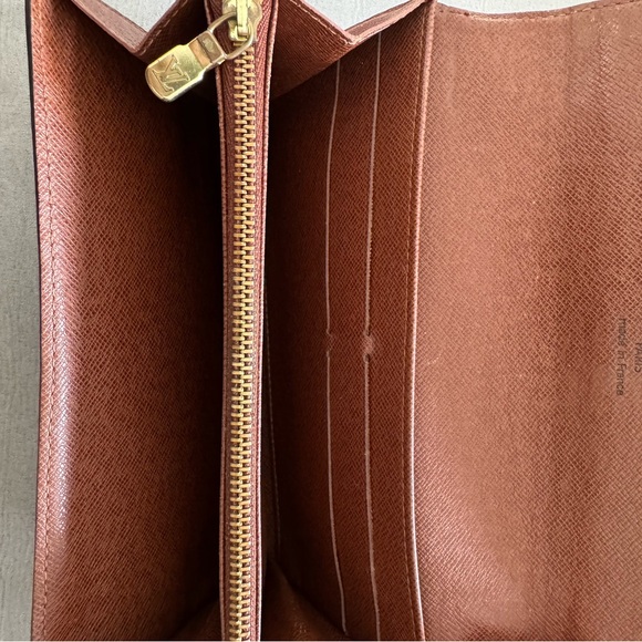 Louis Vuitton Black and Gold Monogram Wallet on Chain - Picture 4 of 12